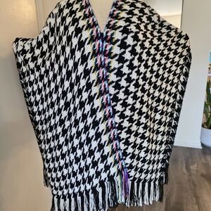 Chico’s Multi Fringe Ruana Houndstooth One Size